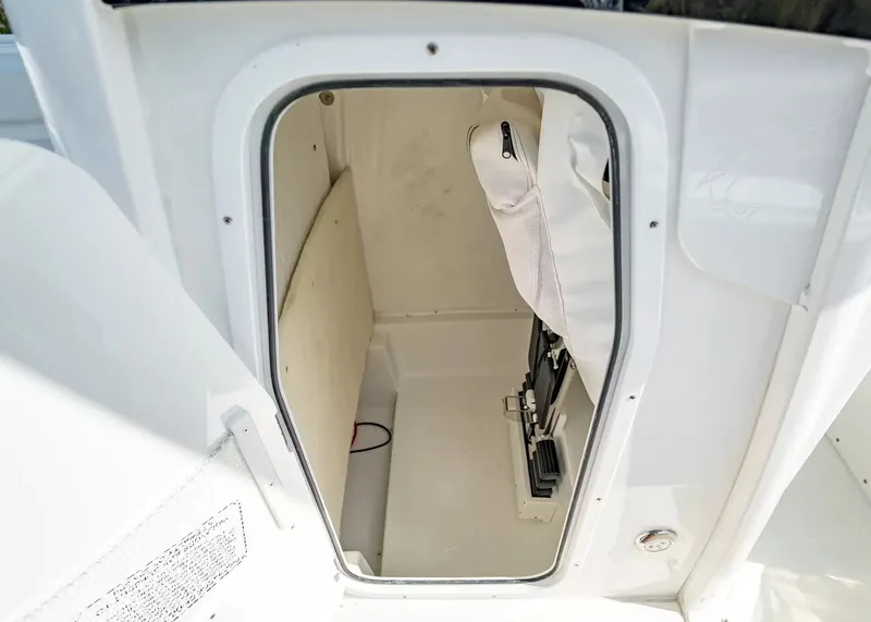Slide: The Image of Sea Hunt Ultra 239SE 2027 - 19