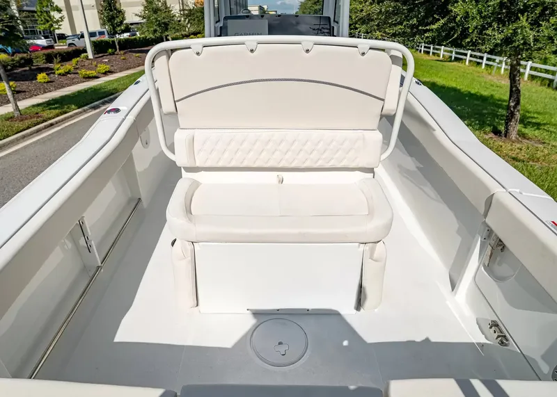 Slide: The Image of Sea Hunt Ultra 239SE 2027 - 11