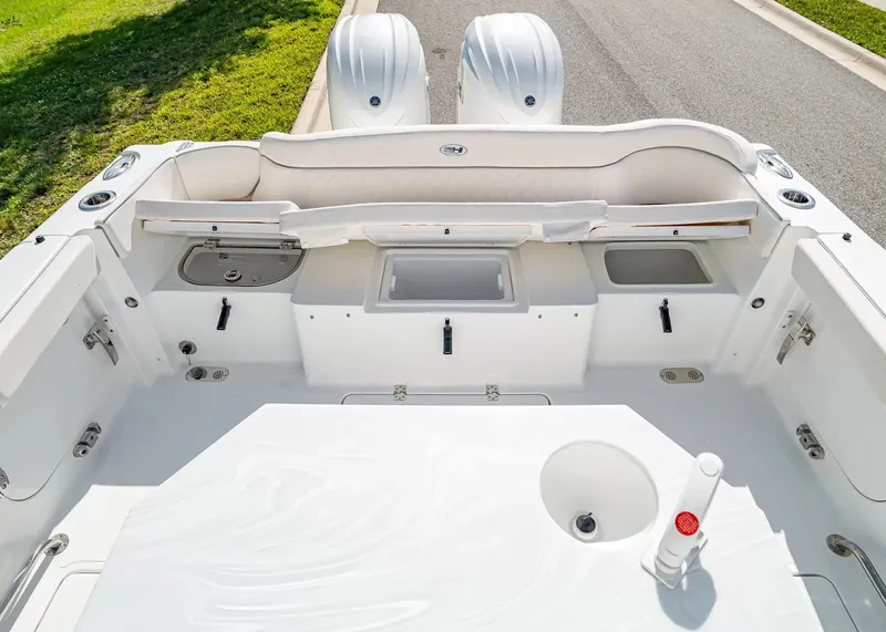 Slide: The Image of Sea Hunt Ultra 275SE 2027 - 13