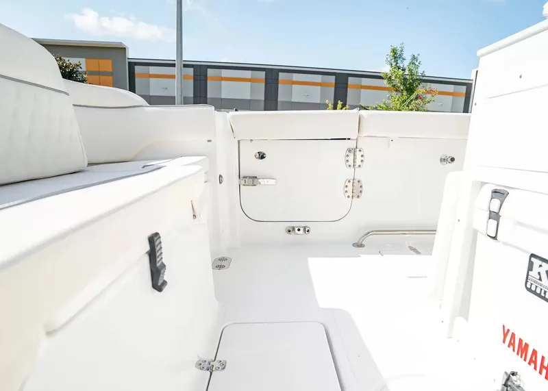 Slide: The Image of Sea Hunt Ultra 275SE 2027 - 8