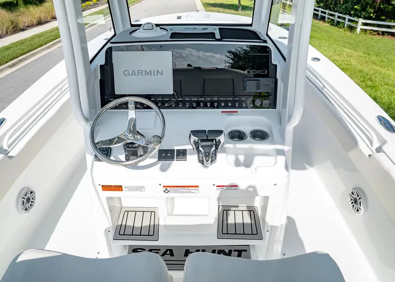 Slide: The Image of Sea Hunt Ultra 275SE 2027 - 17