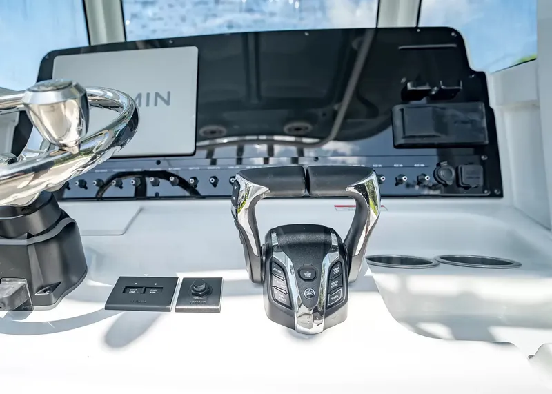 Slide: The Image of Sea Hunt Ultra 275SE 2027 - 19
