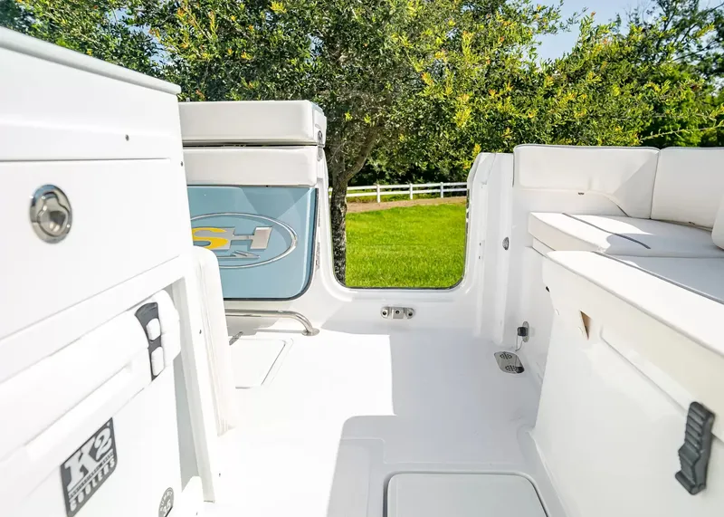 Slide: The Image of Sea Hunt Ultra 275SE 2027 - 10