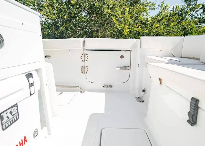 Slide: The Image of Sea Hunt Ultra 275SE 2027 - 7