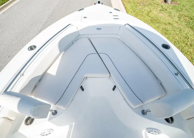 Slide: The Image of Sea Hunt Ultra 219 2027 - 18