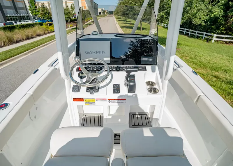Slide: The Image of Sea Hunt Ultra 219 2027 - 13