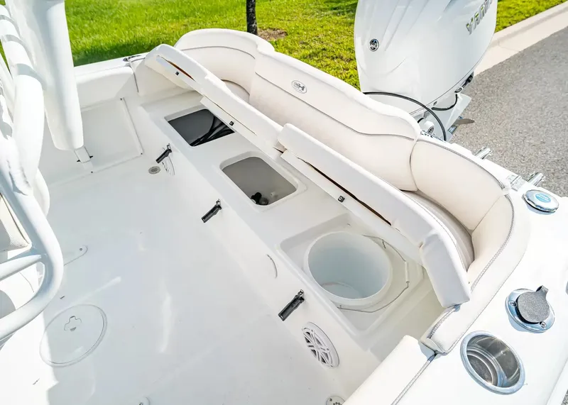 Slide: The Image of Sea Hunt Ultra 219 2027 - 7