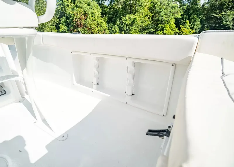 Slide: The Image of Sea Hunt Ultra 219 2027 - 11