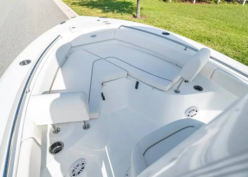 Slide: The Image of Sea Hunt Ultra 219 2027 - 17
