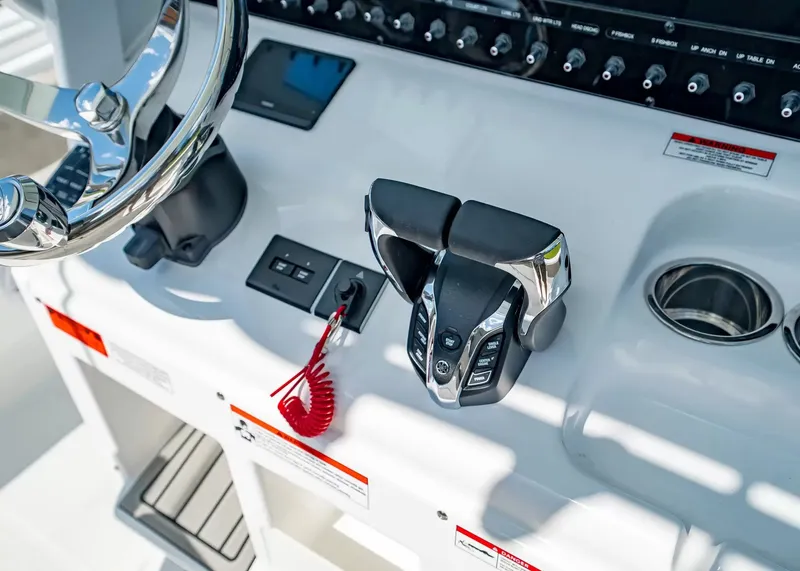 Slide: The Image of Sea Hunt Ultra 275SE 2027 - 17