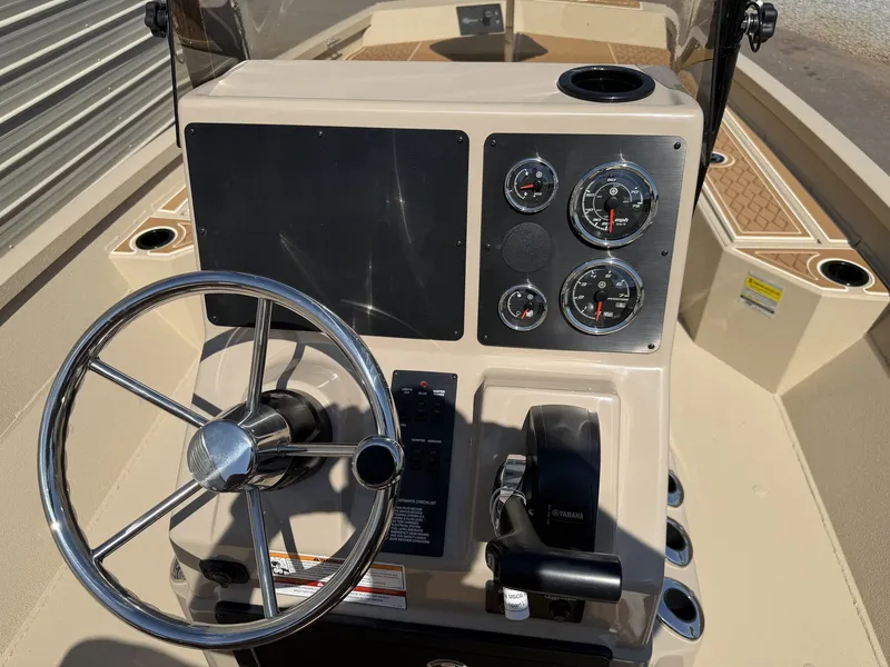 Slide: The Image of G3 Bay GX21 TUNNEL-150HP SHO 2027 - 6