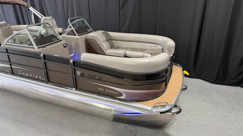 Slide: The Image of Premier 250 S-SERIES 2015 - 6