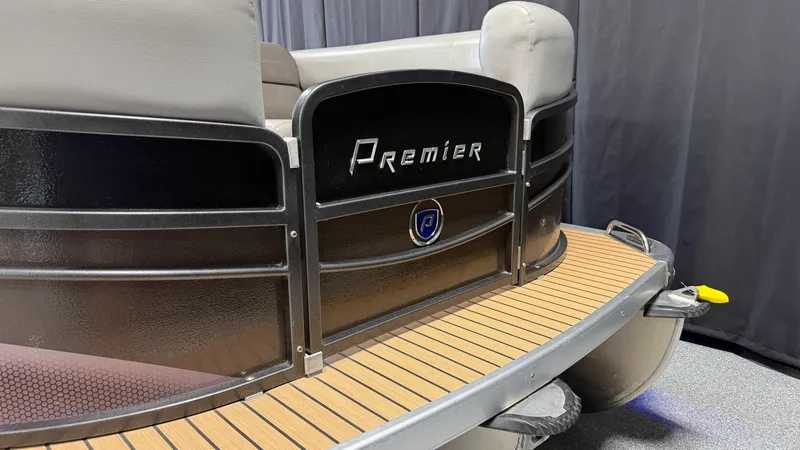 Slide: The Image of Premier 250 S-SERIES 2015 - 10
