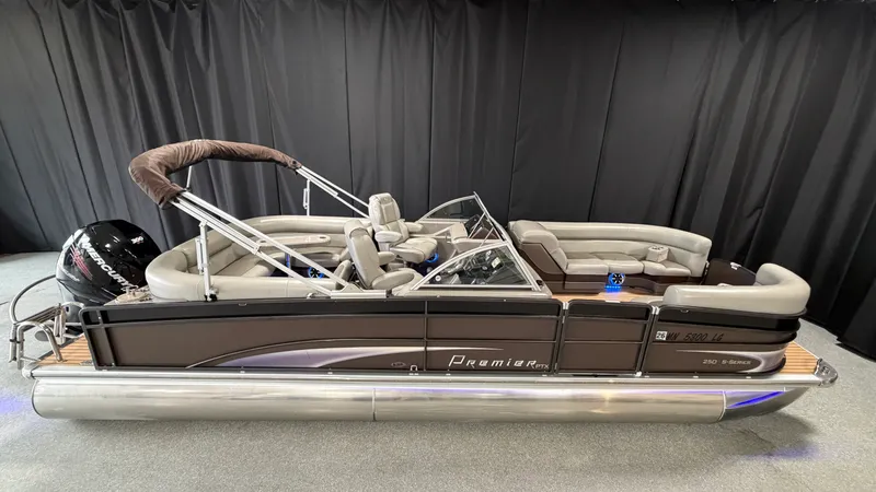 Slide: The Image of Premier 250 S-SERIES 2015 - 1