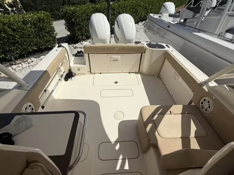 Slide: The Image of Scout 255 Dorado 2018 - 12