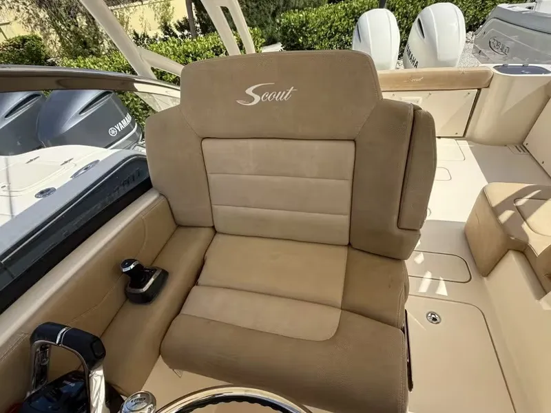Slide: The Image of Scout 255 Dorado 2018 - 11
