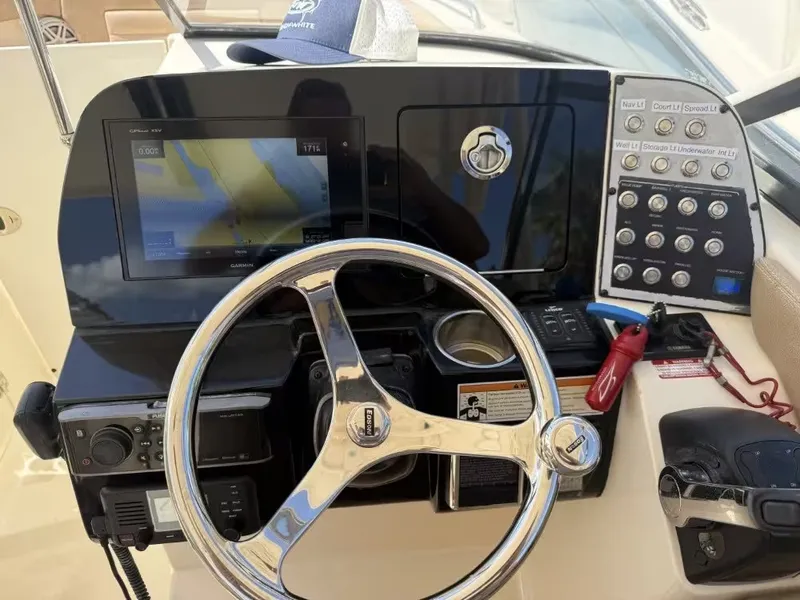 Slide: The Image of Scout 255 Dorado 2018 - 17