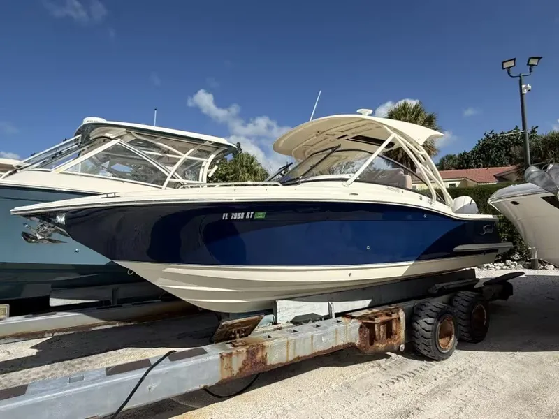 Slide: The Image of Scout 255 Dorado 2018 - 2