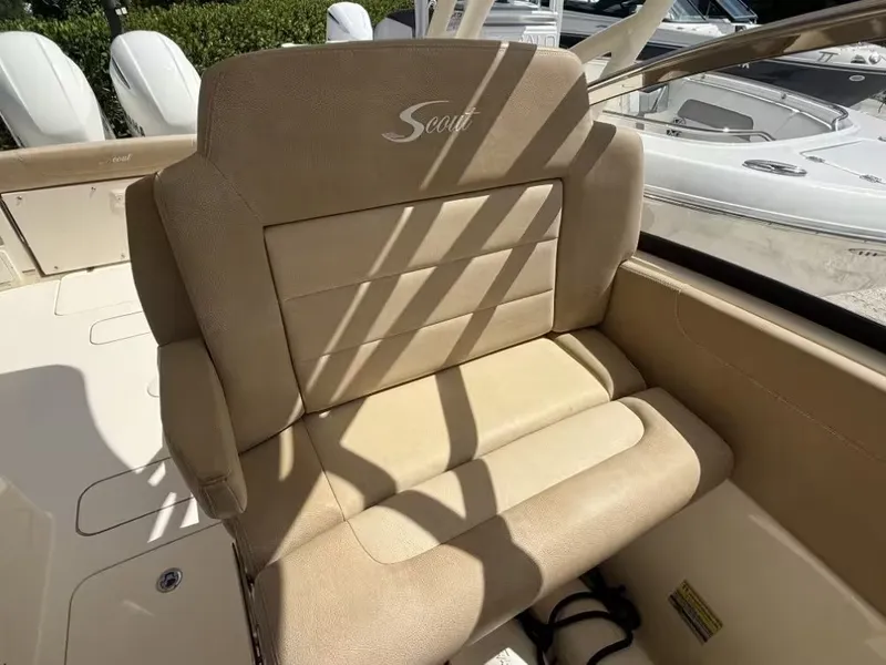 Slide: The Image of Scout 255 Dorado 2018 - 16