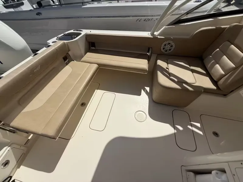 Slide: The Image of Scout 255 Dorado 2018 - 14