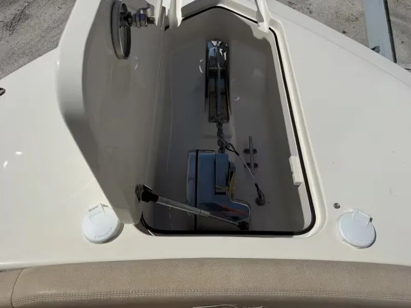 Slide: The Image of Scout 255 Dorado 2018 - 10