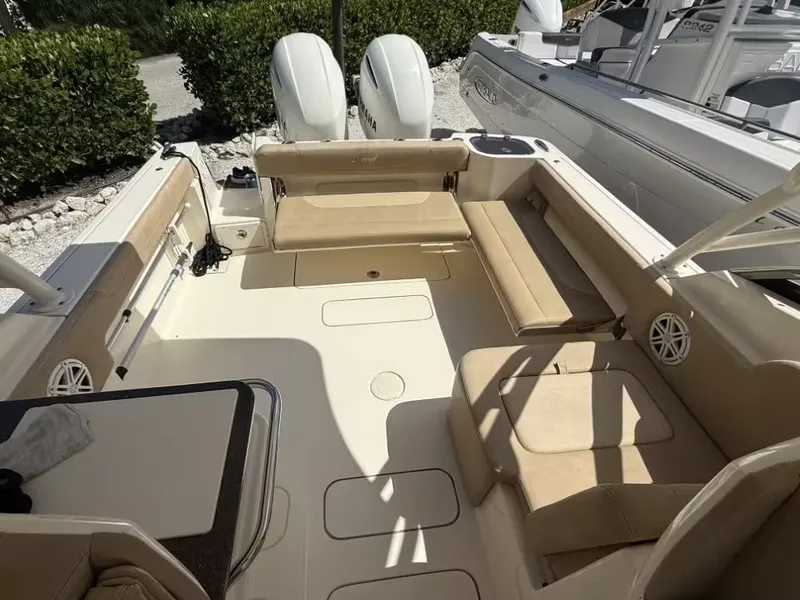 Slide: The Image of Scout 255 Dorado 2018 - 13