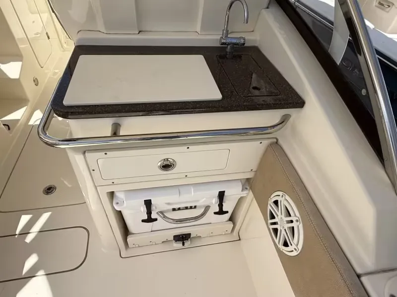 Slide: The Image of Scout 255 Dorado 2018 - 20