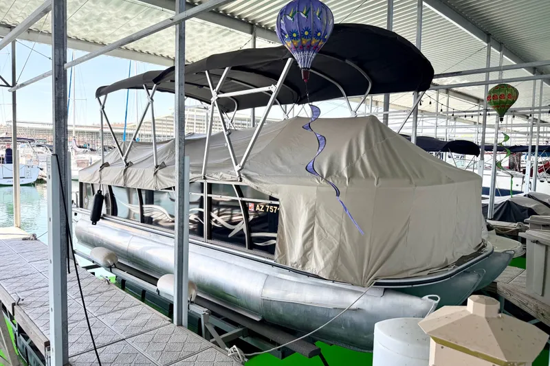 Slide: The Image of 2017 Bentley Pontoons 223 Elite Cruise covered at marina dock. - 14