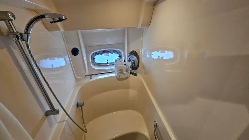 Slide: The Image of Sea Ray 48 Sundancer 2006 - 39