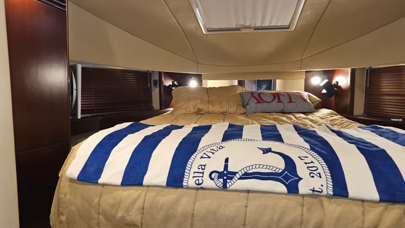 Slide: The Image of Sea Ray 48 Sundancer 2006 - 35