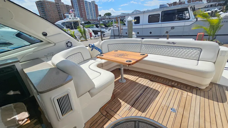 Slide: The Image of Sea Ray 48 Sundancer 2006 - 7