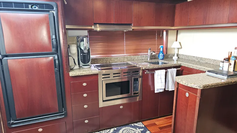 Slide: The Image of Sea Ray 48 Sundancer 2006 - 27