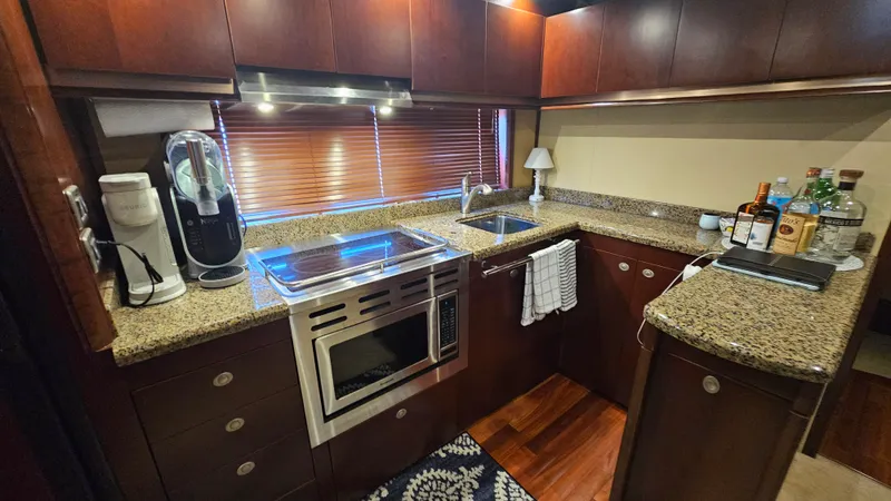 Slide: The Image of Sea Ray 48 Sundancer 2006 - 25