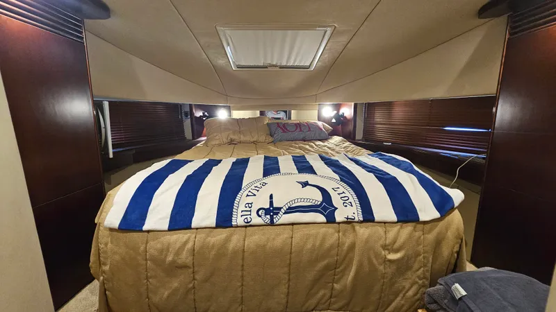 Slide: The Image of Sea Ray 48 Sundancer 2006 - 36