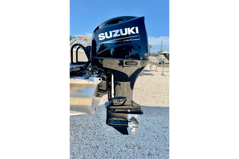 Slide: The Image of Outboard motor on a 2027 Vanderbilt 23QS boat, featuring Suzuki branding. - 35