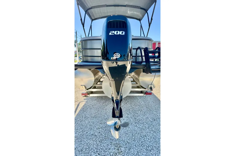 Slide: The Image of 2027 Vanderbilt 23QS boat with powerful 200 horsepower outboard motor. - 34