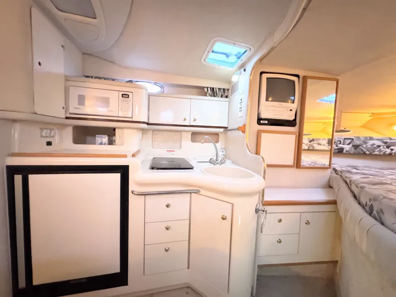 Slide: The Image of Sea Ray Sundancer 330 1997 - 24