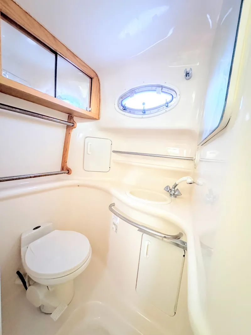 Slide: The Image of Sea Ray Sundancer 330 1997 - 29
