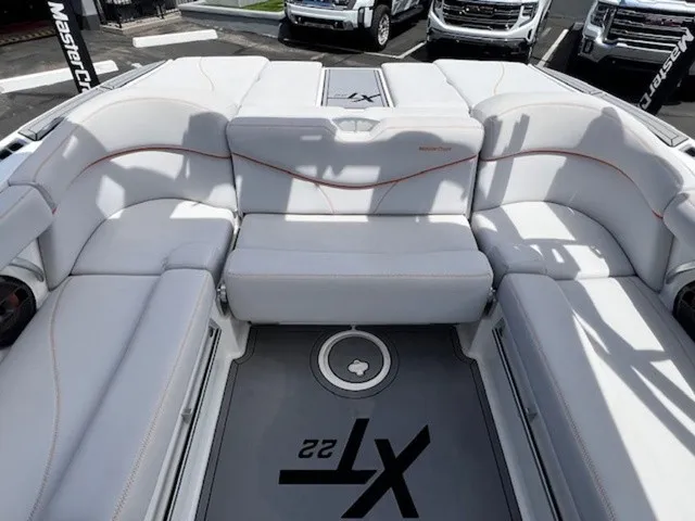 Slide: The Image of MasterCraft XT22 2019 - 14
