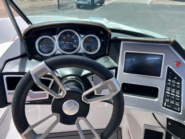 Slide: The Image of MasterCraft XT22 2019 - 19