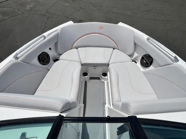 Slide: The Image of MasterCraft XT22 2019 - 16