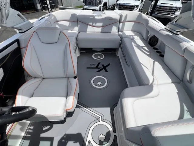 Slide: The Image of MasterCraft XT22 2019 - 17