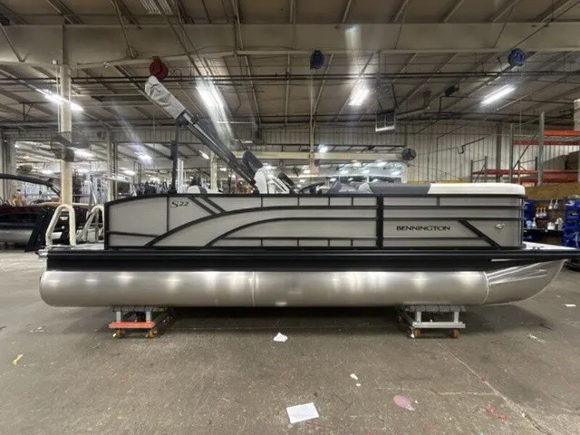 Slide: The Image of Bennington S-One Swingback 22 S1SB Tritoon 2027 - 7