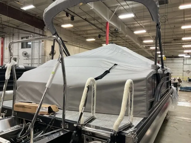 Slide: The Image of Bennington S-One Swingback 22 S1SB Tritoon 2027 - 17