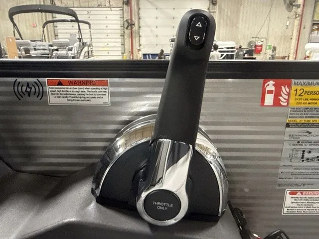 Slide: The Image of Bennington S-One Swingback 22 S1SB Tritoon 2027 - 13