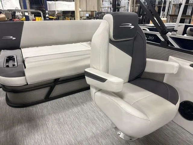 Slide: The Image of Bennington S-One Swingback 22 S1SB Tritoon 2027 - 14