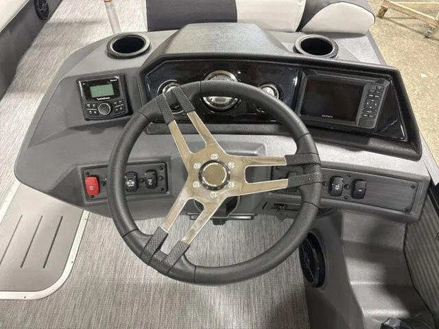 Slide: The Image of Bennington S-One Swingback 22 S1SB Tritoon 2027 - 12