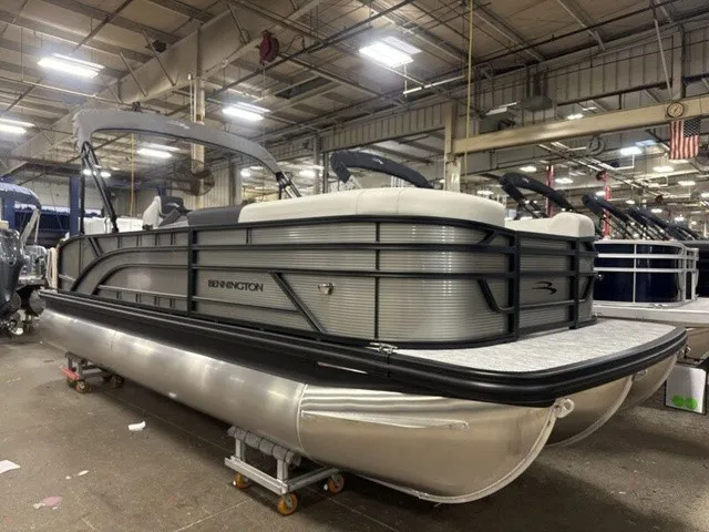 Slide: The Image of Bennington S-One Swingback 22 S1SB Tritoon 2027 - 4