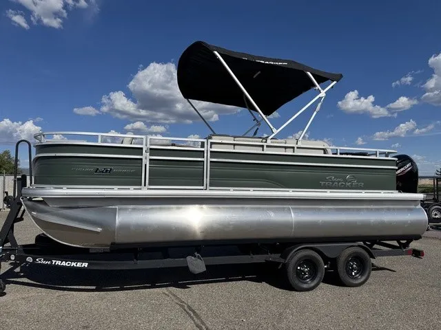 Slide: The Image of Sun Tracker Fishin' Barge 20 DLX 2027 - 18