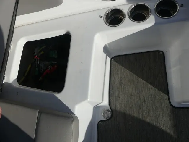 Slide: The Image of Glastron GX 210 2022 - 30